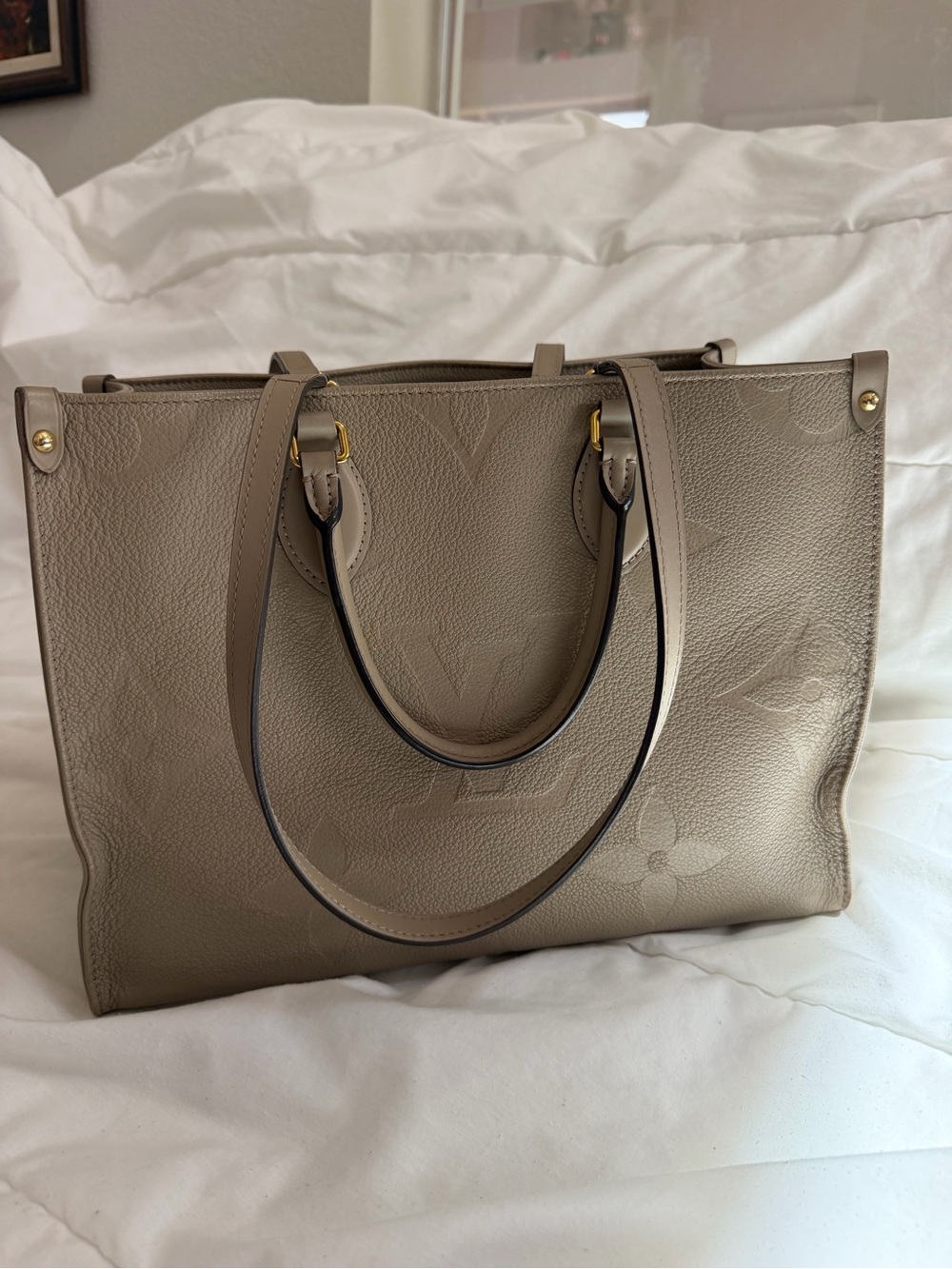 Louis Vuitton ON THE GO MM